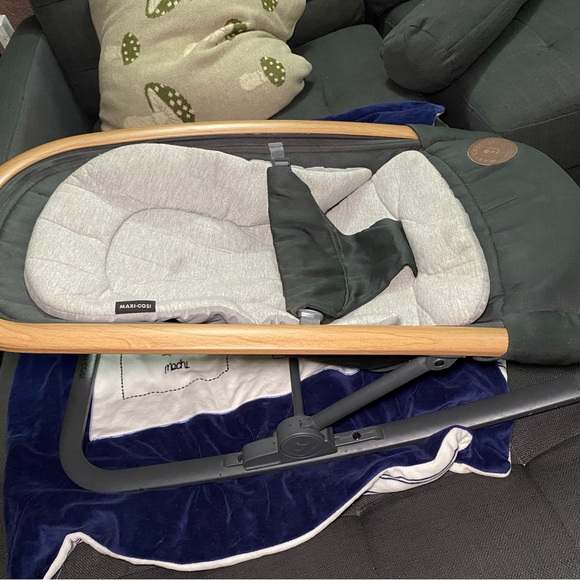 Chicco Gray Baby Rocker - Picture 3 of 4